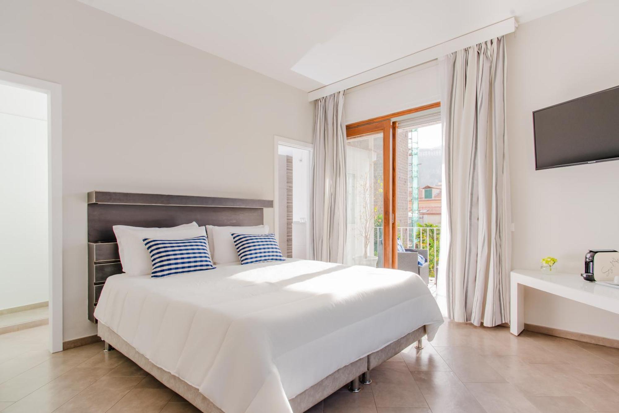 Palazzo Gargiulo Luxury Rooms & Suites ซอร์เรนโต ภายนอก รูปภาพ