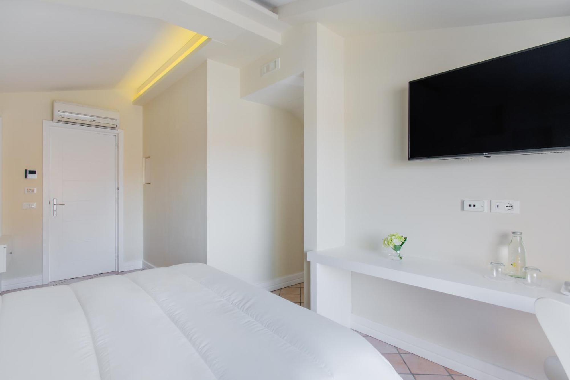 Palazzo Gargiulo Luxury Rooms & Suites ซอร์เรนโต ภายนอก รูปภาพ
