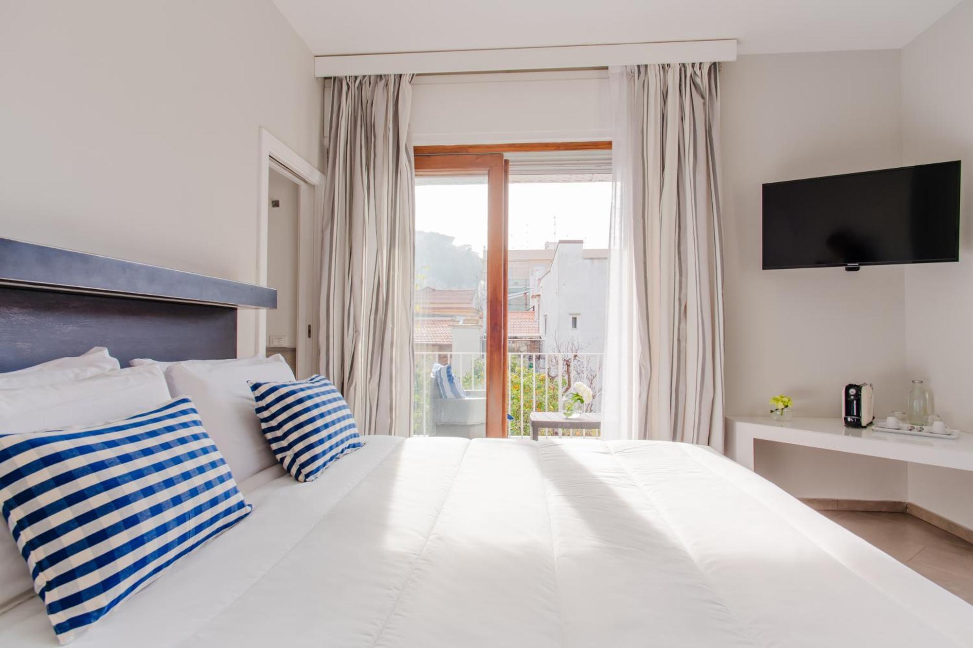 Palazzo Gargiulo Luxury Rooms & Suites ซอร์เรนโต ภายนอก รูปภาพ